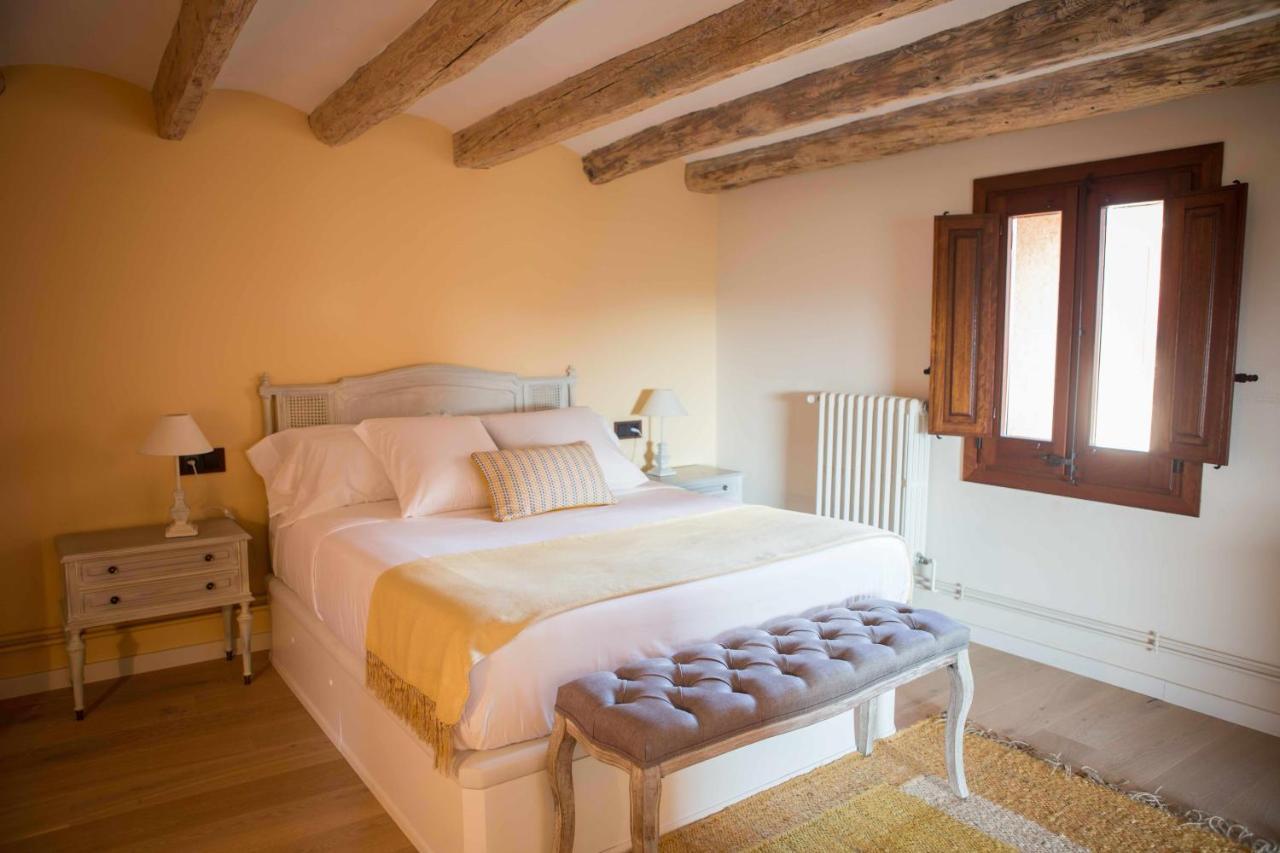 Casa Rural Masia Les Apieres El Pla de Manlleu Bagian luar foto