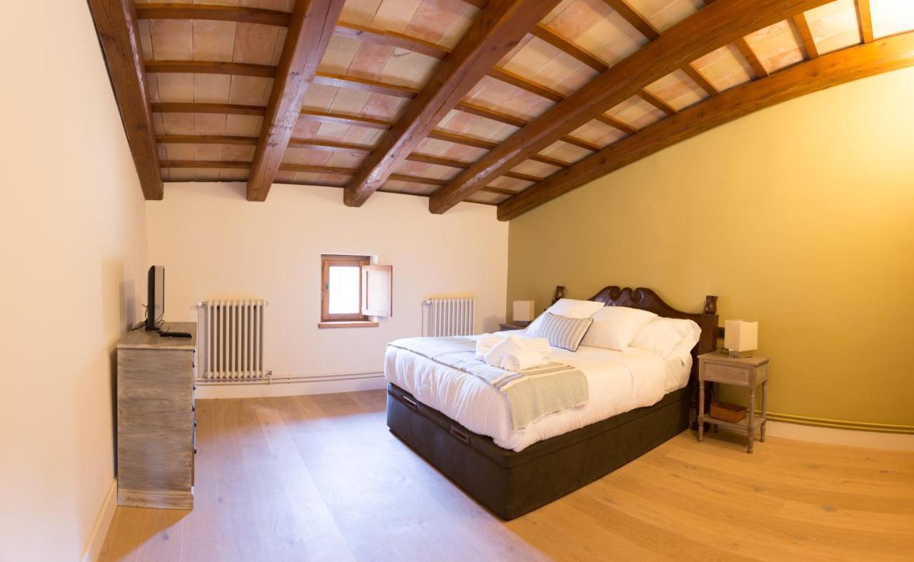 Casa Rural Masia Les Apieres El Pla de Manlleu Bagian luar foto